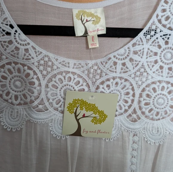 Fig and Flower Anthropologie White Lace Detail Blouse, Size Large..NWT - Picture 2 of 3
